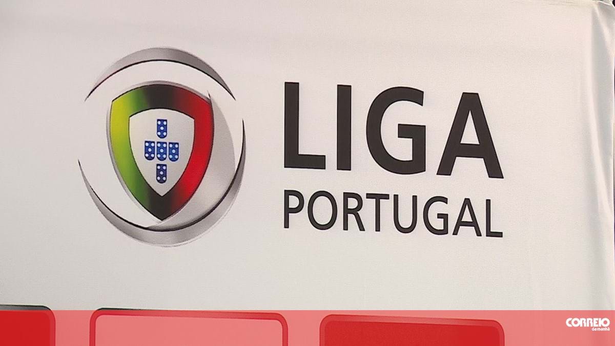 Benfica ou FC Porto: quem vence o primeiro troféu da época? - SIC Notícias