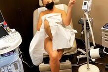 Chrissy Teigen retirou silicone do peito