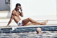 Cristiano Ronaldo e Georgina Rodríguez desfrutam de passeio romântico de barco