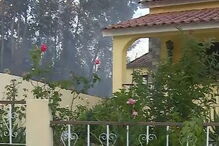 Mais de 100 bombeiros combatem incêndio que se aproximou de casas em Abrantes