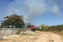 Incêndio consome zona de mato junto ao bairro da Triana em Rio Tinto 