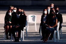 Espanha presta homenagem a vítimas mortais do coronavírus em cerimónia no Palácio Real de Madrid 