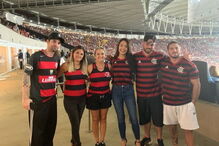 A advogada acompanhou a família do técnico do Flamengo em vários momentos importantes do clube. Na foto posa ao lado da mulher do treinador 