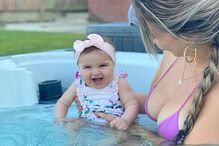 Namorada de João Cancelo e a filha