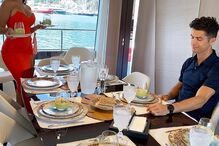 Cristiano Ronaldo e Georgina Rodríguez no iate de luxo