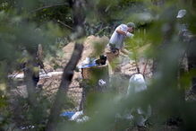 Polícia alemã faz escavações e usa cães-pisteiros a poucos quilómetros da casa do suspeito de rapto de Maddie McCann	