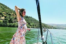 Atriz Sandra Barata Bello grávida a passear pelo Douro