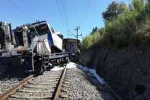 Comboio embateu contra uma dresina de manutenção de via	