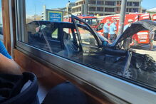 Carro despista-se e embate contra poste de eletricidade na marginal de Gaia. Veja as imagens