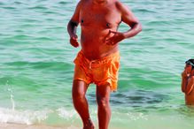 Costa faz natação e come bola de berlim nas férias no Algarve