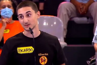 Concorrente do programa 'Preço Certo' manda "beijinhos" para atrizes pornográficas