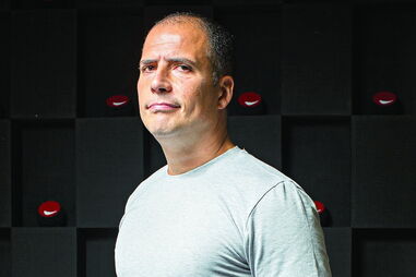 Ricardo Araújo  Pereira protagonizou a contratação  televisiva do ano. Saiu da TVI para a SIC, onde  apresenta ‘Isto  é Gozar Com Quem Trabalha’  