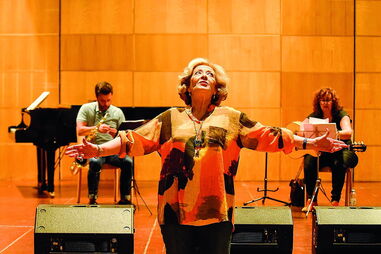 Simone de Oliveira atua esta noite no Teatro Tivoli, em Lisboa 