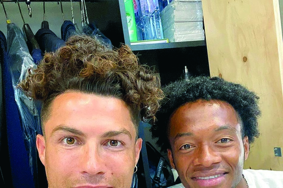 CR7 com o colega de equipa colombiano Juan Cuadrado 
