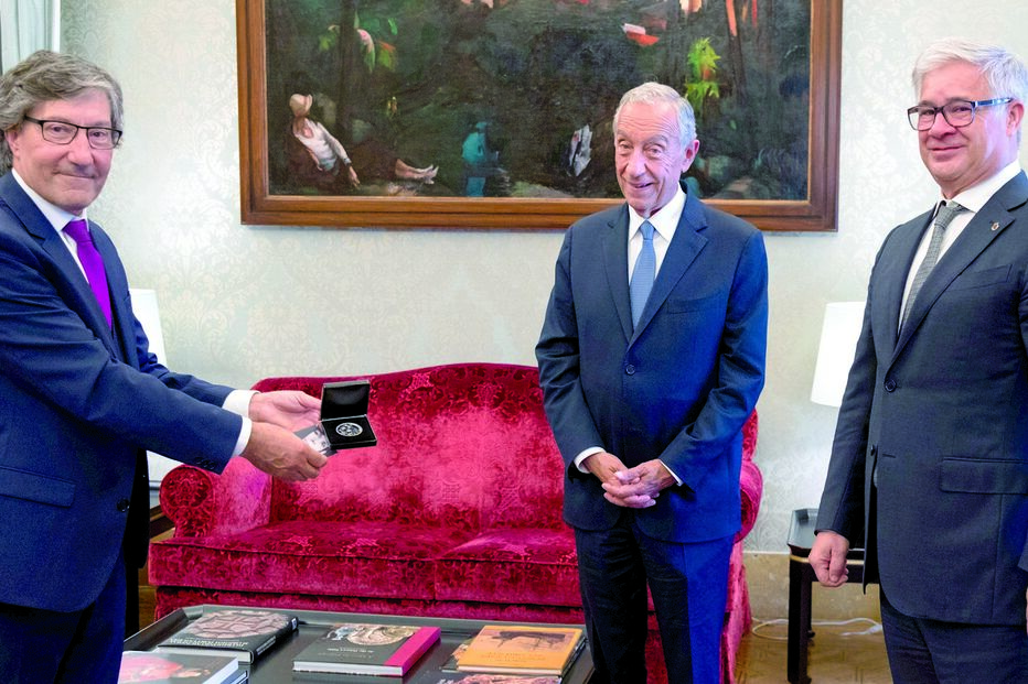 Álvaro Freitas, CEO da Ouronor, oferece Medalha do Centenário ao Presidente da República, Marcelo Rebelo de Sousa 