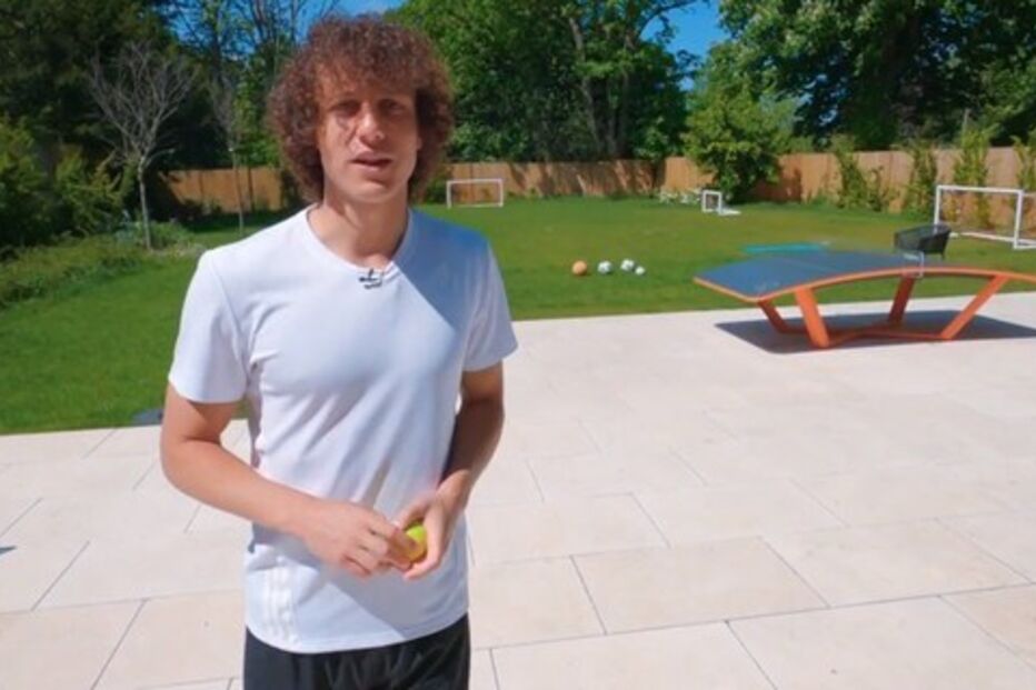 David Luiz na mansão em Londres