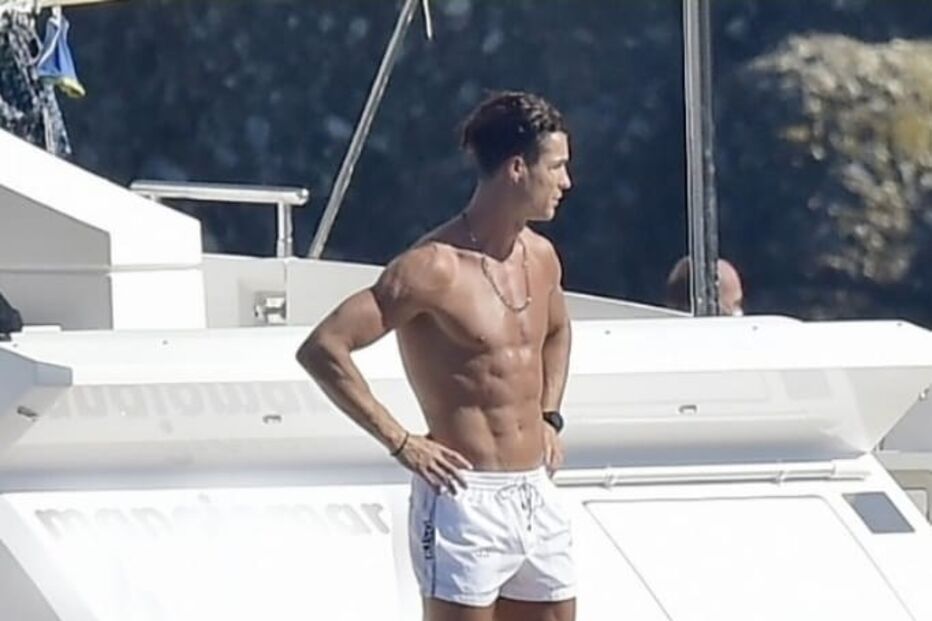 Cristiano Ronaldo e Georgina Rodríguez desfrutam de passeio romântico de barco