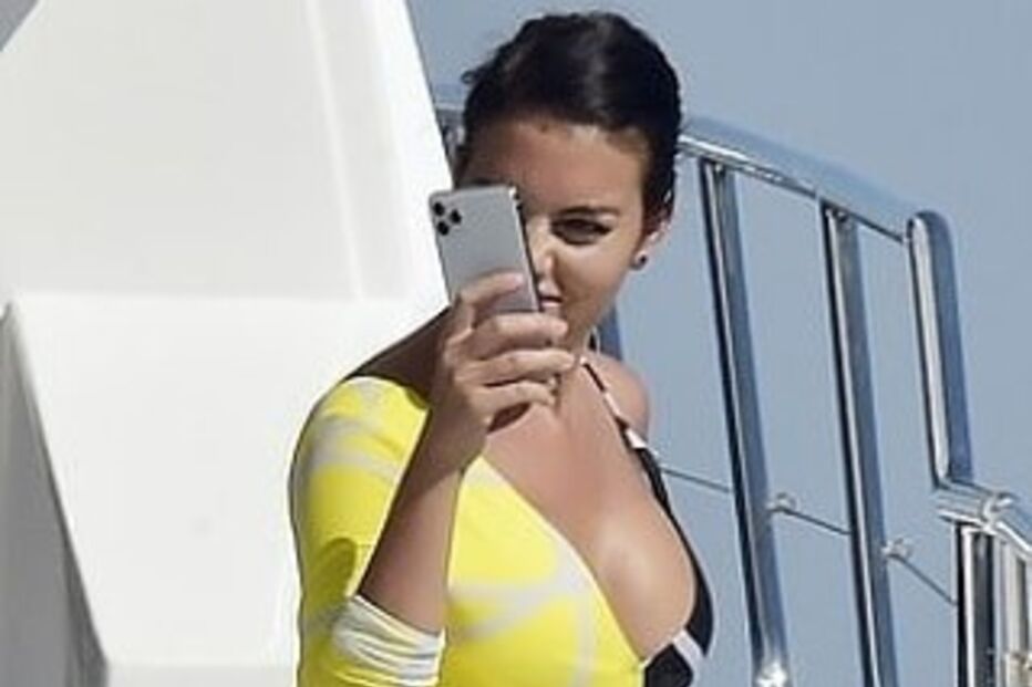 Cristiano Ronaldo e Georgina Rodríguez desfrutam de passeio romântico de barco