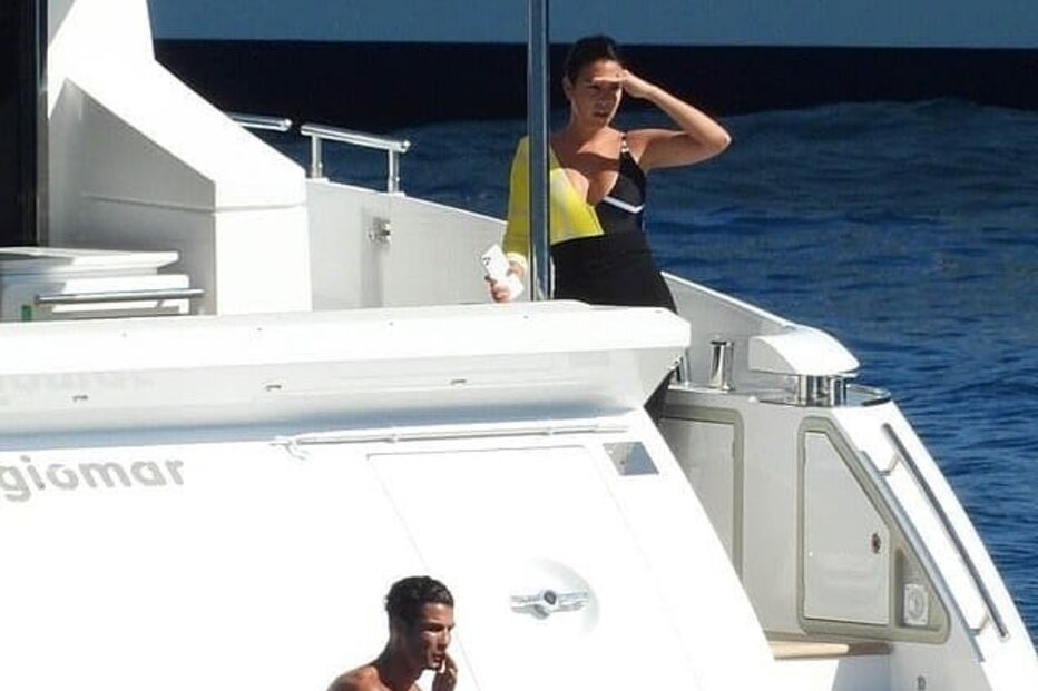 Cristiano Ronaldo e Georgina Rodríguez desfrutam de passeio romântico de barco
