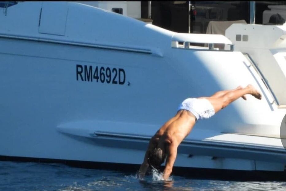 Cristiano Ronaldo e Georgina Rodríguez desfrutam de passeio romântico de barco