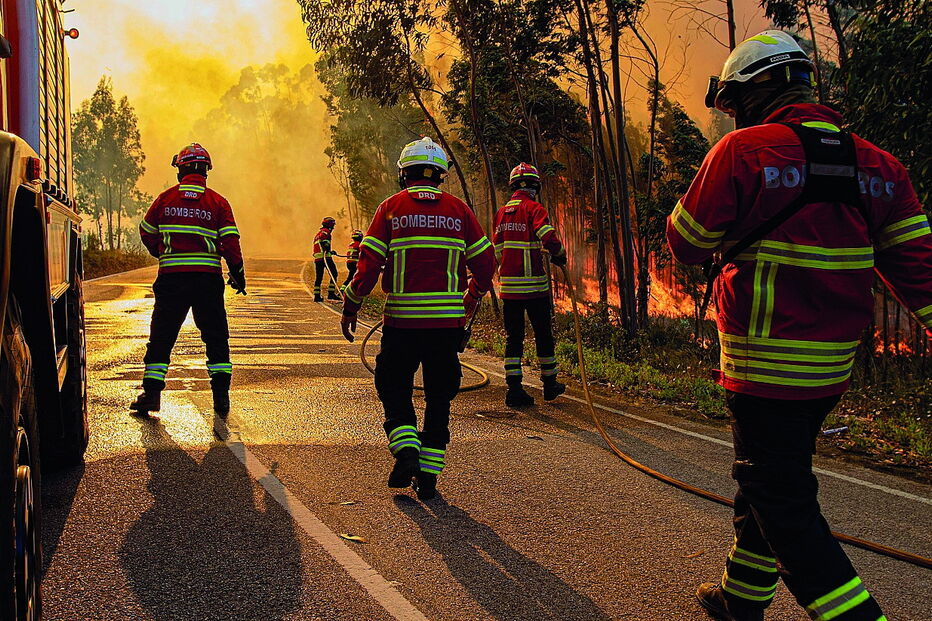 Dirigentes afirmam que falha na disponibilização das verbas poderá pôr em causa efetivo disponível para combate aos incêndios florestais 
