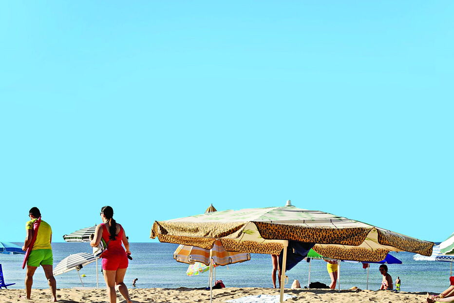 Deixar chapéus de sol, toalhas ou outros objetos nos areais das praias a marcar lugar é um estratagema a que a Autoridade Marítima quer agora pôr fim  