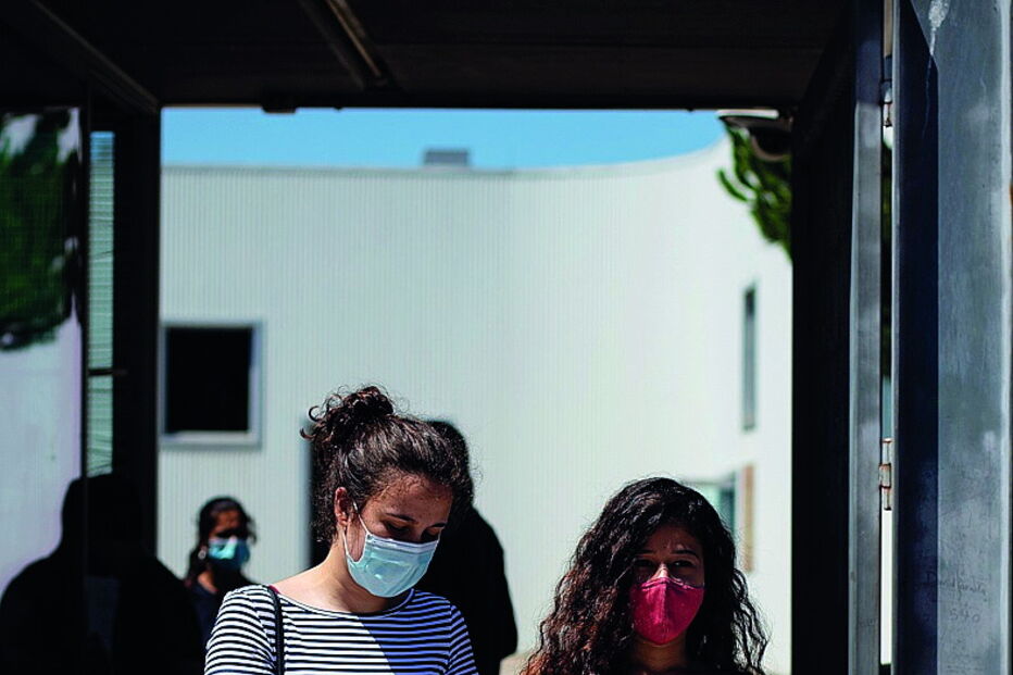 Estudantes vão ter de usar máscara na escola no próximo ano letivo 