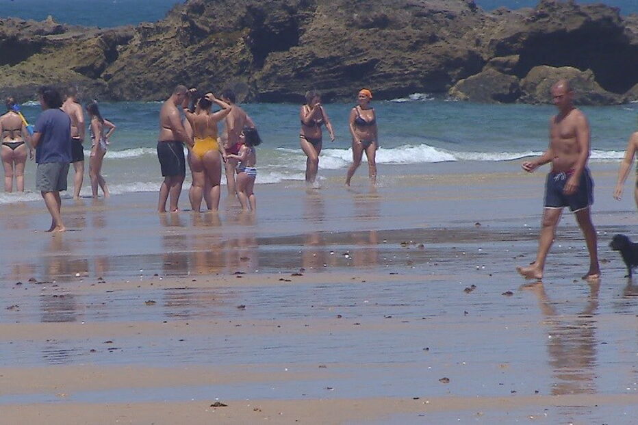 2020-07-12_11_47_05 Praias do litoral alentejano enchem em fim-de-semana de 35 graus.jpg