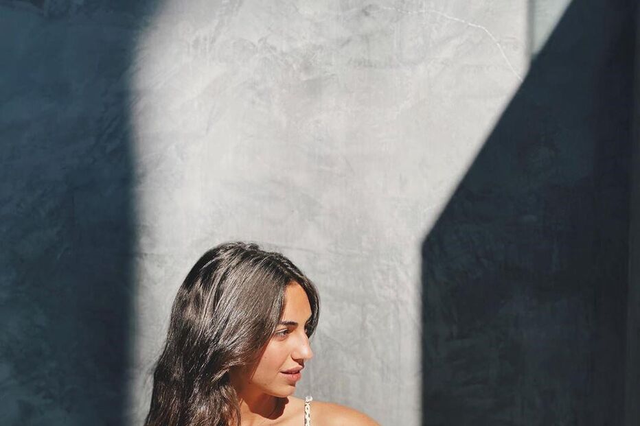 Filha de Simão Sabrosa seduz em biquíni 