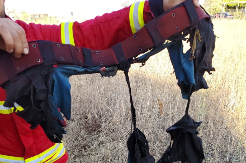 Fato de bombeiro que sofreu queimaduras em 95% do corpo ficou destruído