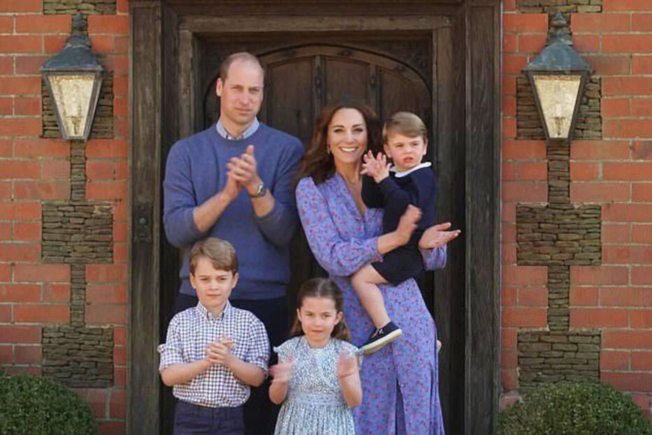 Kate Middleton e o príncipe William com os filhos