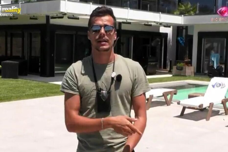 Pedro Alves recebe avião de Jéssica e declara-se