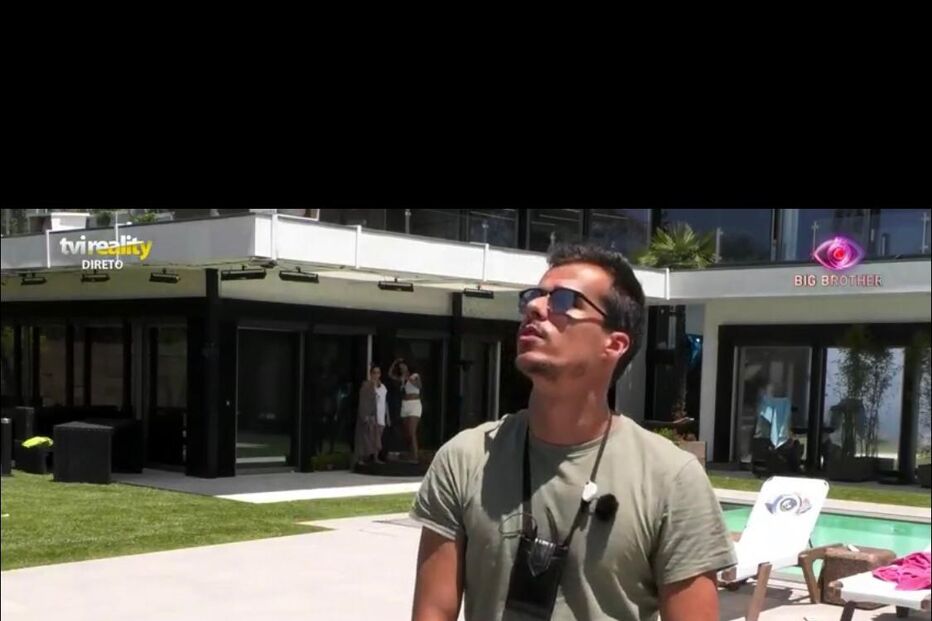 Pedro Alves recebe avião de Jéssica e declara-se