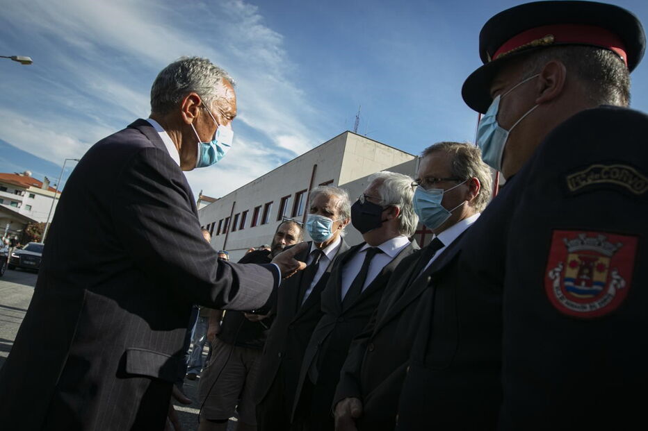 Marcelo Rebelo de Sousa e Eduardo Cabrita no funeral do bombeiro de Miranda do Corvo