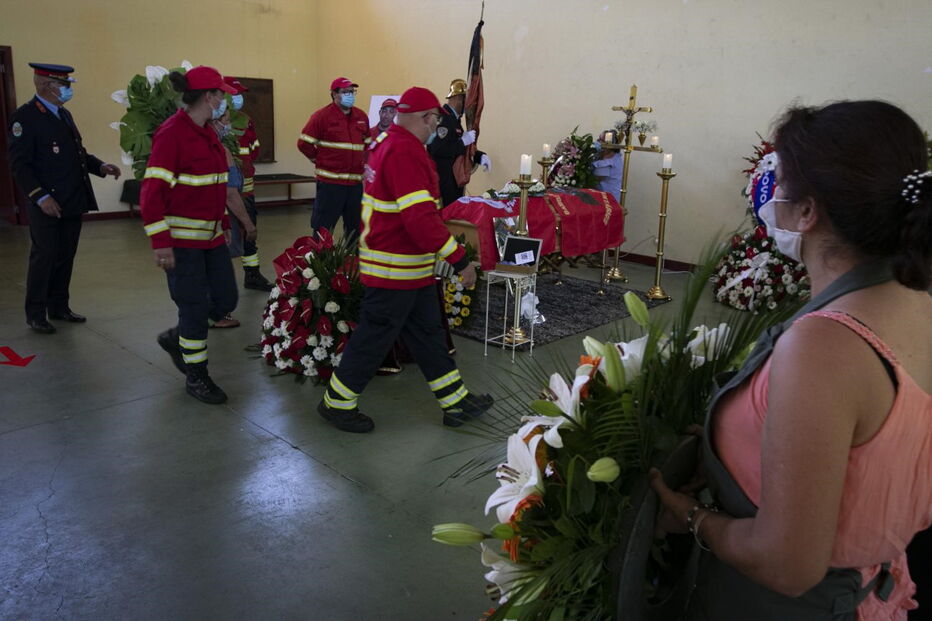 Centenas de pessoas no funeral do bombeiro de Miranda do Corvo