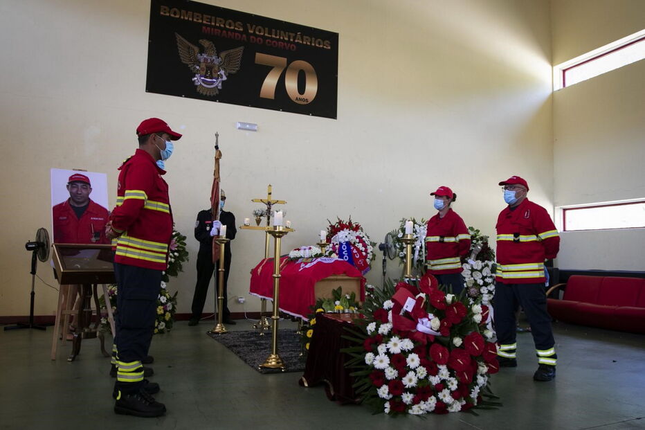 Centenas de pessoas no funeral do bombeiro de Miranda do Corvo