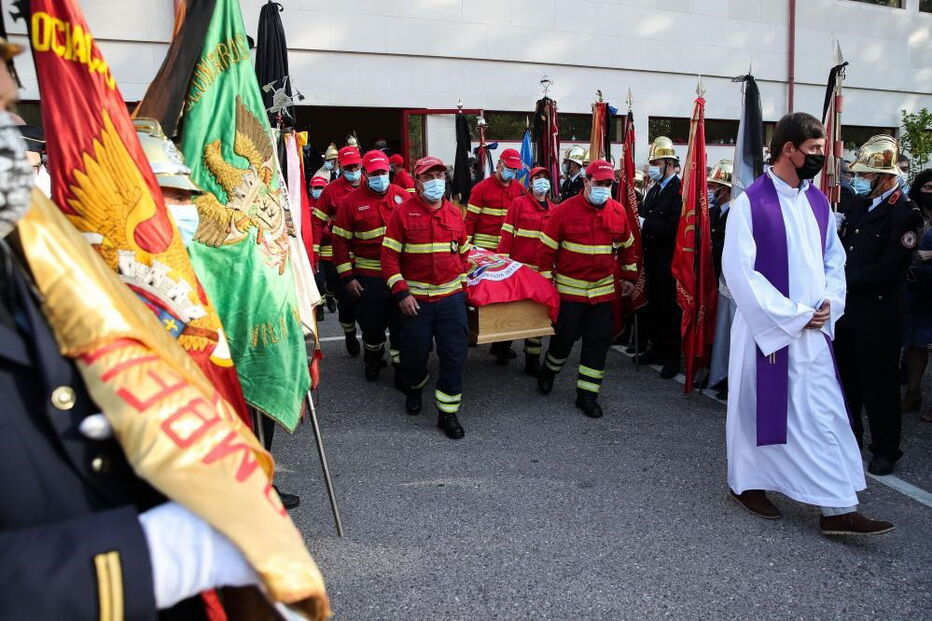 Centenas de pessoas no funeral do bombeiro de Miranda do Corvo