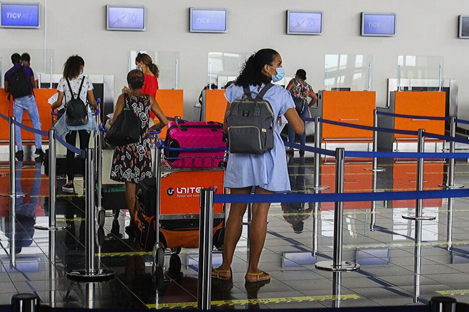 Máscaras e rigoroso controlo sanitário na retoma dos voos domésticos em Cabo Verde