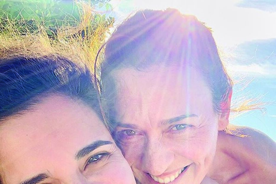 Apresentadora mostrou-se sem maquilhagem numa selfie com uma amiga 