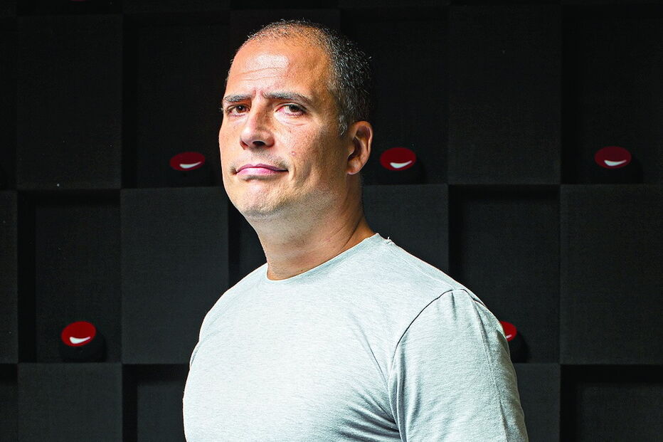 Ricardo Araújo  Pereira protagonizou a contratação  televisiva do ano. Saiu da TVI para a SIC, onde  apresenta ‘Isto  é Gozar Com Quem Trabalha’  