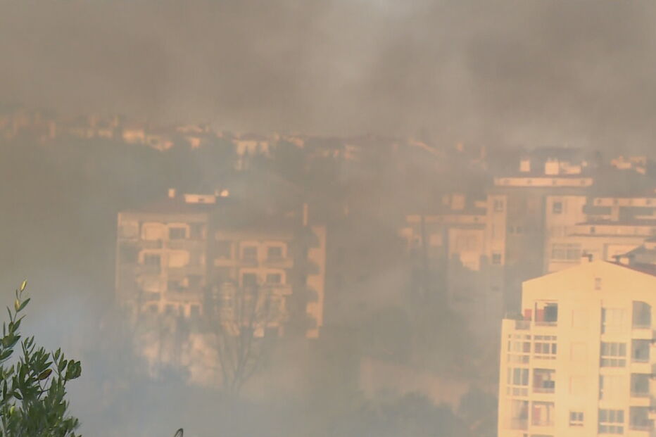 Incêndio junto a casas em Alvide, Cascais	