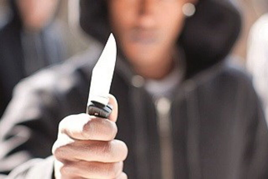 Dupla roubou dois menores     