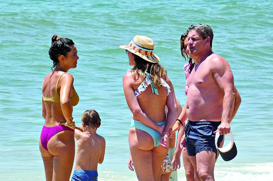 Diana Chaves junta família no Algarve  
