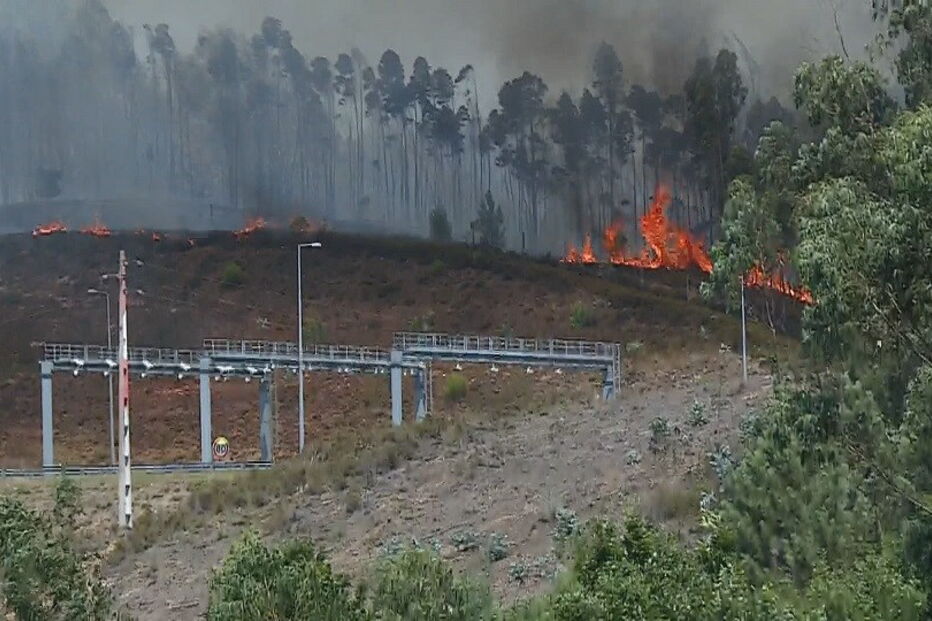 2020-07-17_12_57_47 Incendio em VAlongo 2.jpg
