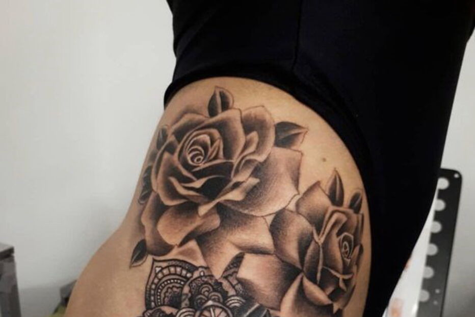 Jovem acorda com iniciais de sete homens tatuadas na perna após noite de festa