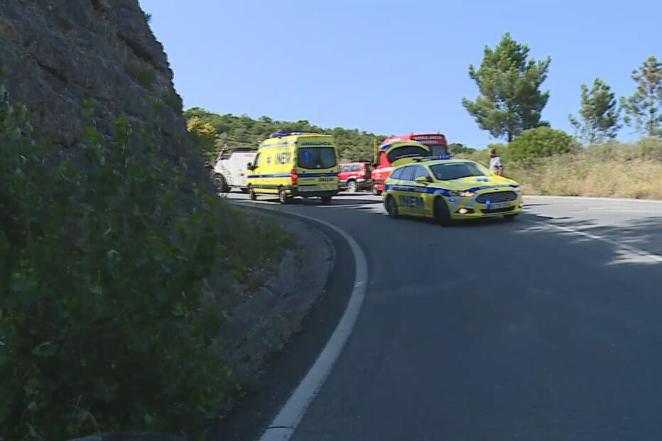 Carro dos bombeiros de Ourém capota a caminho de incêndio e fere cinco operacionais
