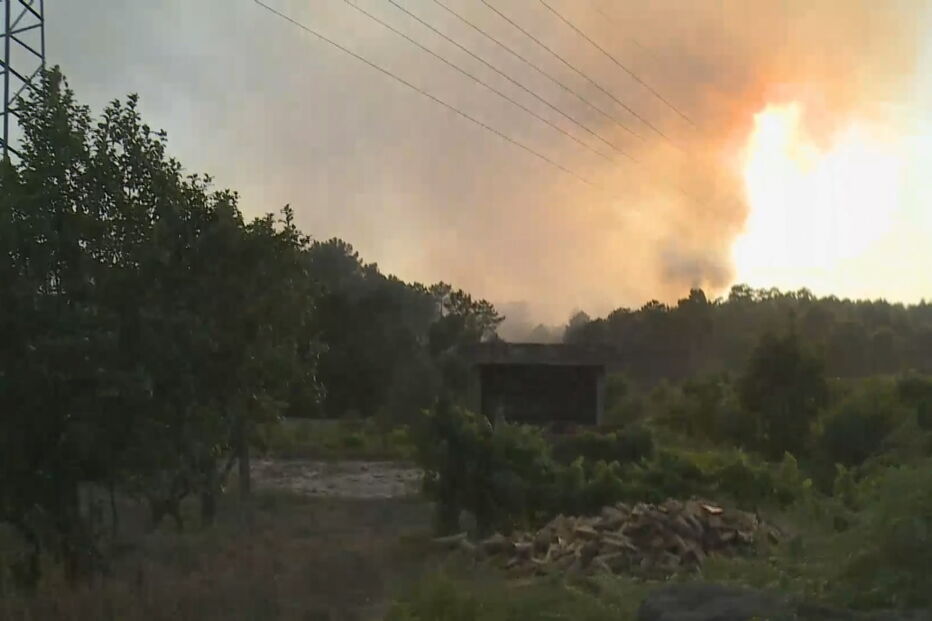 Bombeira ferida durante combate às chamas em Viseu. Mais de 300 operacionais no terreno