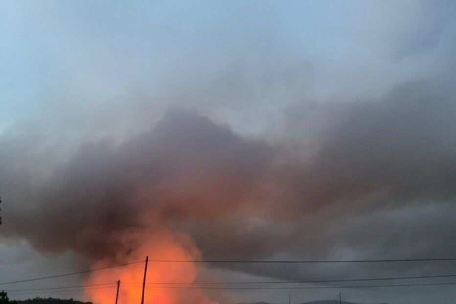 Incêndio mobiliza quase 100 bombeiros em Vila Nova de Milfontes