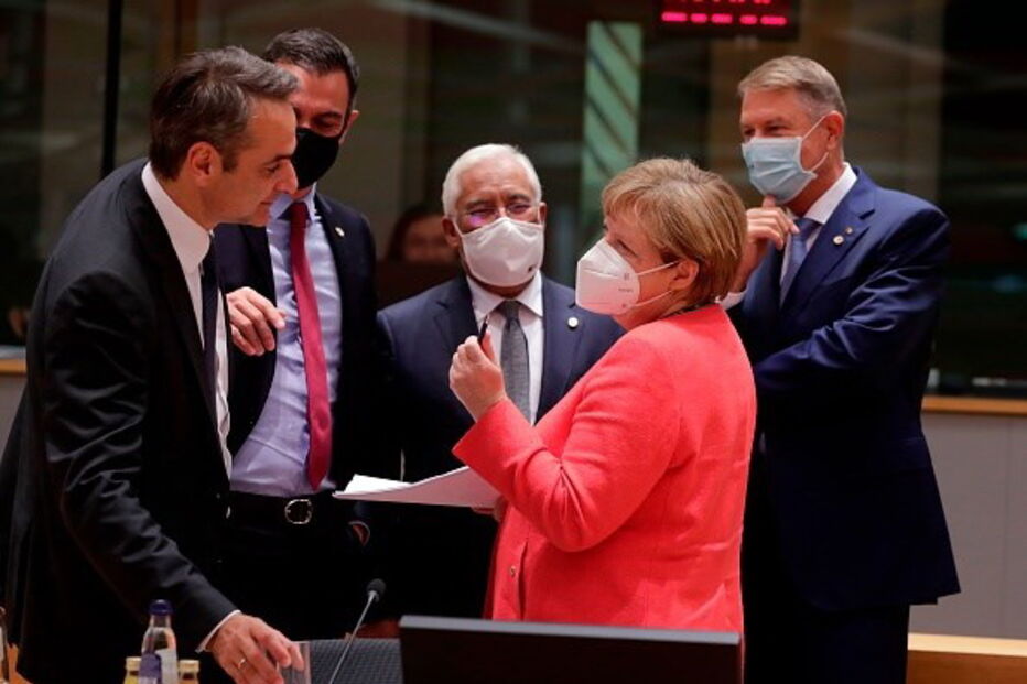 O primeiro-ministro da Grécia, Kyriakos Mitsotakis, o primeiro-ministro espanhol Pedro Sanchez, o primeiro-ministro de Portugal, Antonio Costa, a presidente da Romênia, Klaus Werner Iohannis, e a chanceler da Alemanha, Angela Merkel