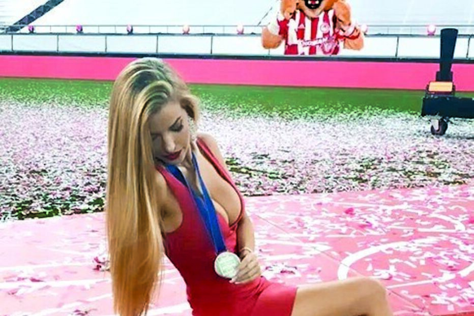 Mulher de José Sá celebra ao lado de craque do Olimpyacos